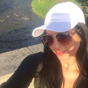 Meet your Posher, Aylin